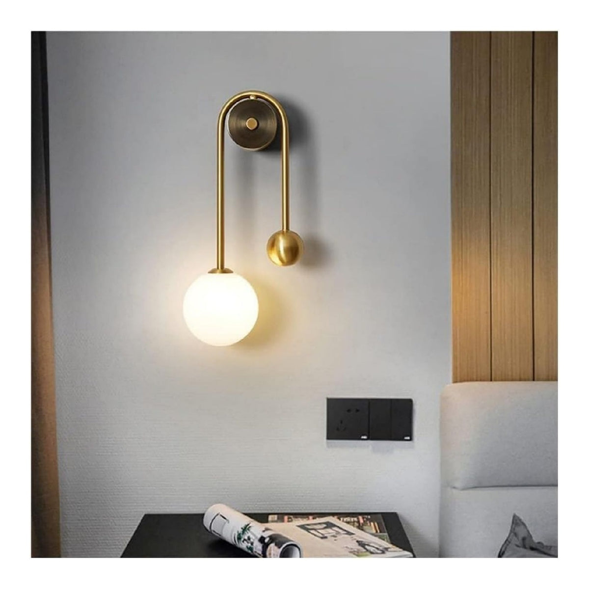 Applique murale Ambre et Transparent aux lignes epurees avec eclairage confortable