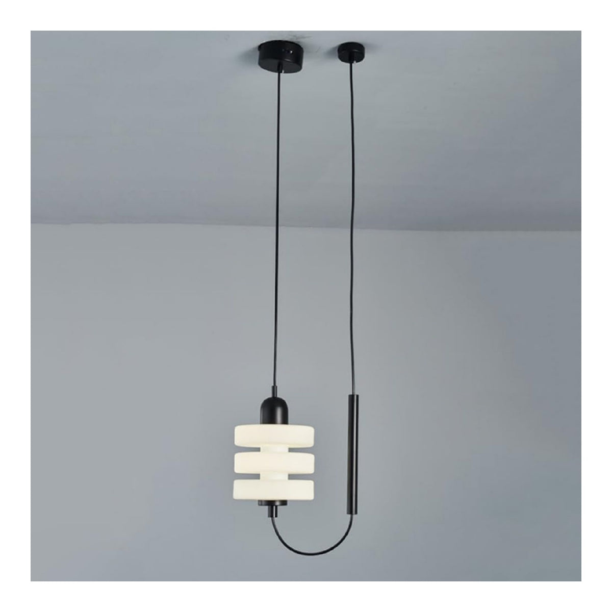 Suspension Noir et Blanc a presence elegante et lumiere agreable 12 W
