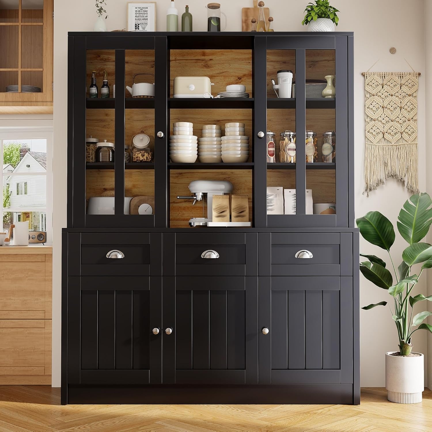 Grande armoire de cuisine noire avec tiroirs, vaisselier moderne et nombreux espaces de rangement