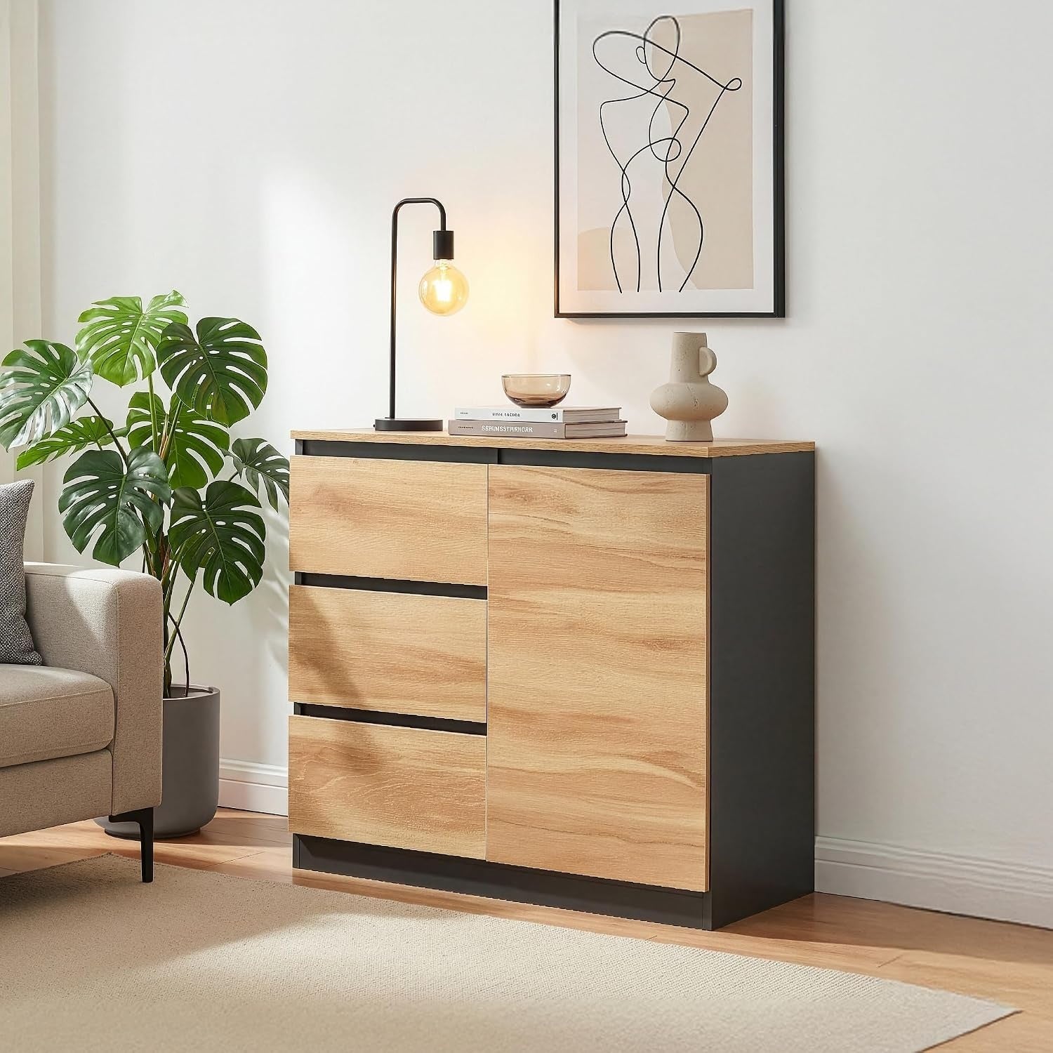 Buffet rustique noir et chene avec une porte, trois tiroirs et nombreux espaces de rangement