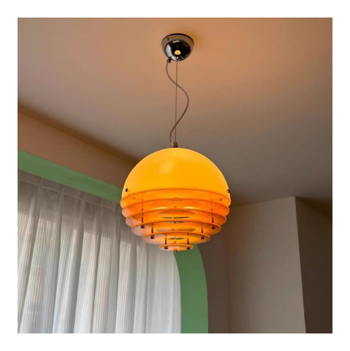 Suspension Blanc et Dore au style moderne avec conception fonctionnelle E27