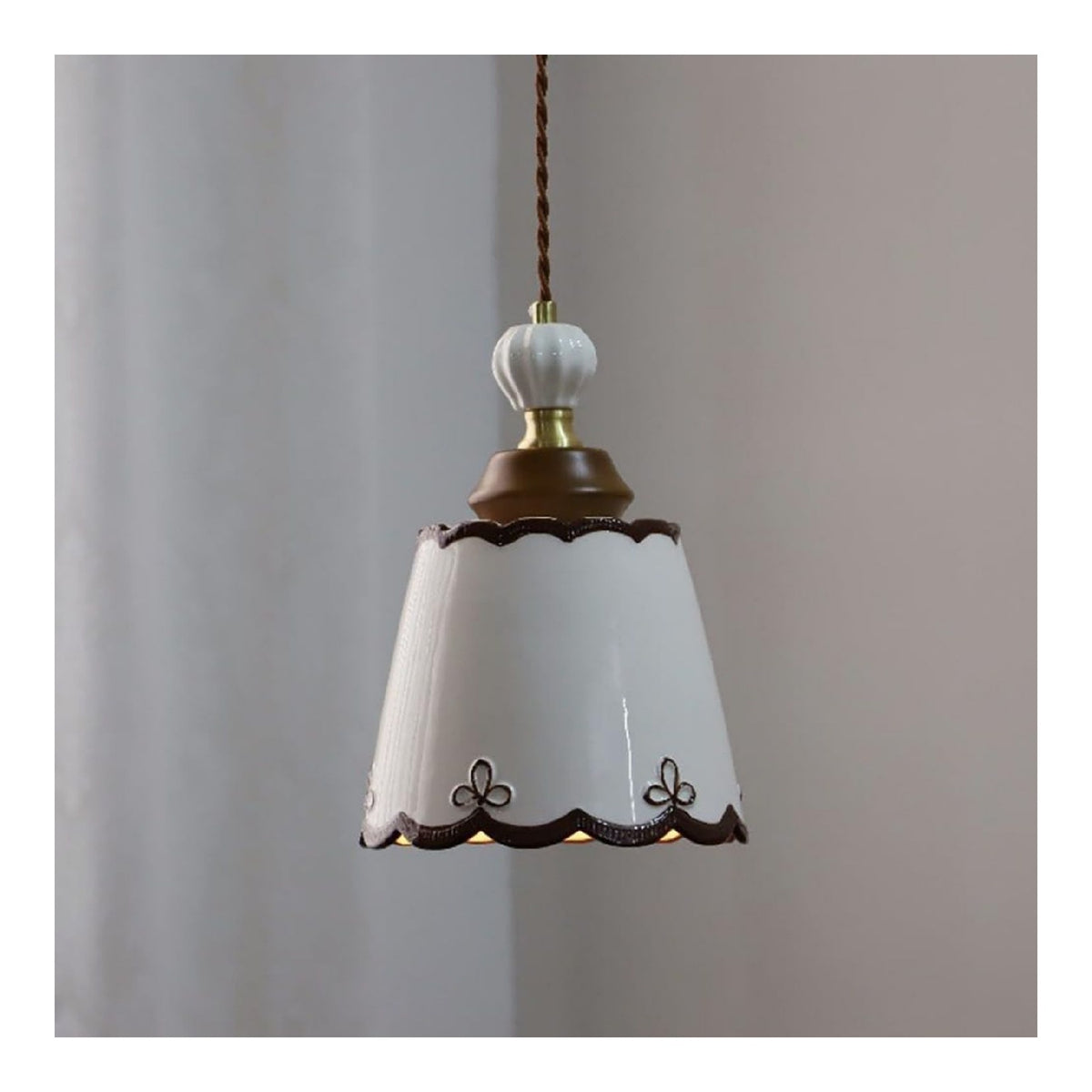 Solution lumineuse Noir et Blanc au dessin sobre en format suspension 1W-8202
